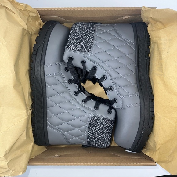 NWB Avenger Women’s Metro Tall 8” CN Toe Grey Quilted Work Boots - Size: 8.5 - Picture 13 of 15